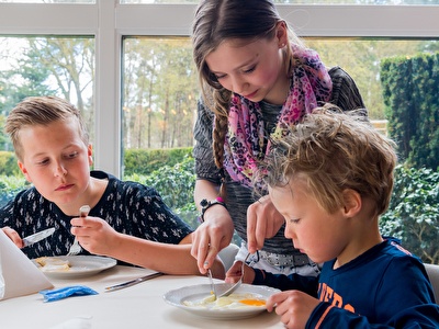 Kinderen in het restaurant Asteria Venray | Hotel Asteria venray